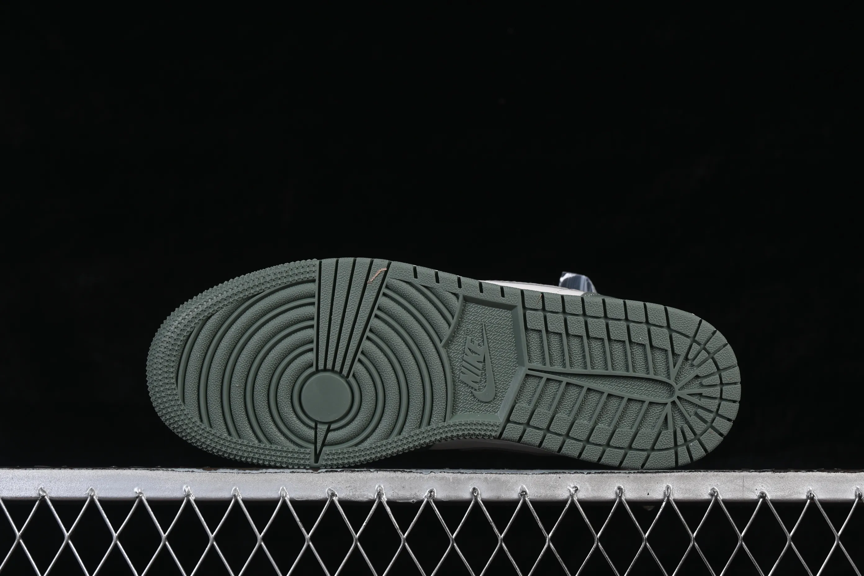 All categories Air Jordan Jordan series basketball shoes Air Jordan 1 Low Air Jordan 1 Low AJ1 Joe 1 meter white and green low state cultural casual sneakers 553558-300